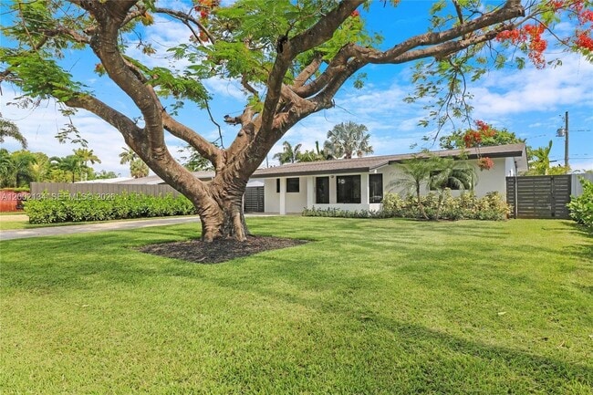 Building Photo - 811 NE 17th Ct