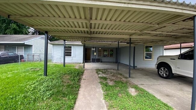 Building Photo - 2406 Rosemead Dr