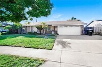 Building Photo - 8855 Hemlock St
