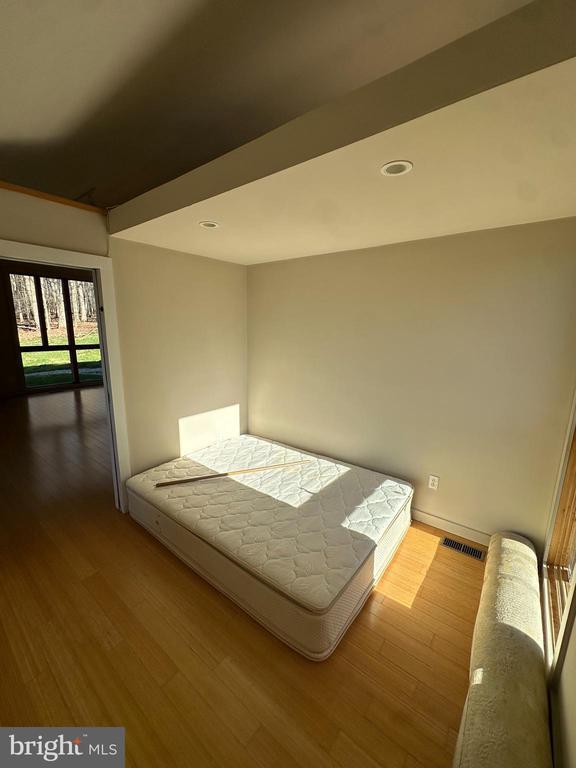 Building Photo - 5995 Lower York Rd