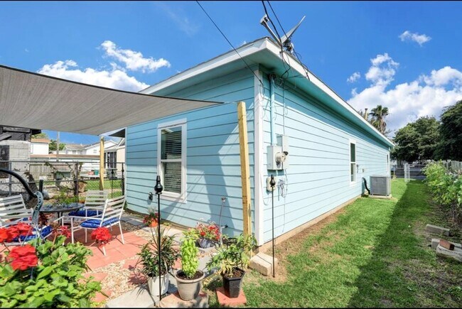 Building Photo - 4123 Ave Q 1/2