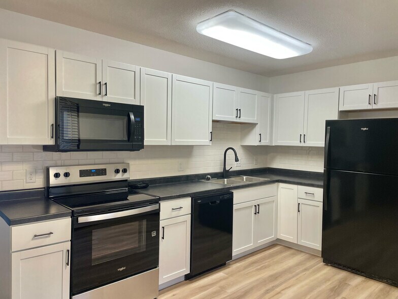 Building Photo - 2621 Struthmore Dr