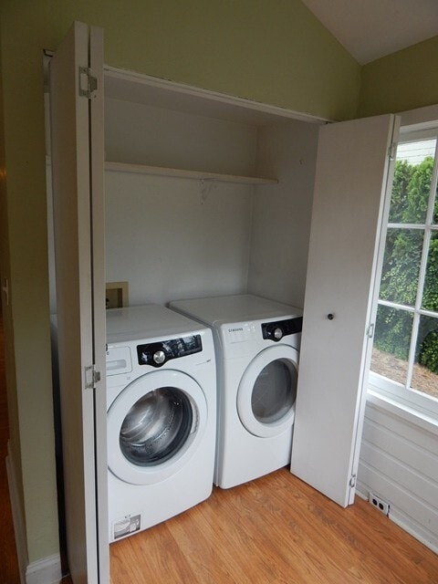 Building Photo - 2Bd/2Ba Two Story House - Available Soon!