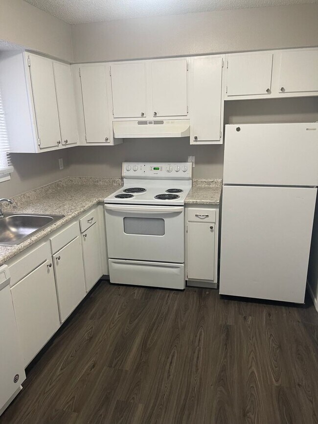 Building Photo - 1624 Pleasant View Dr