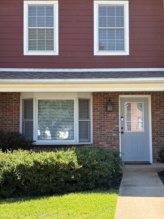 Building Photo - Lovely 2 bedroom 1.5 Bath