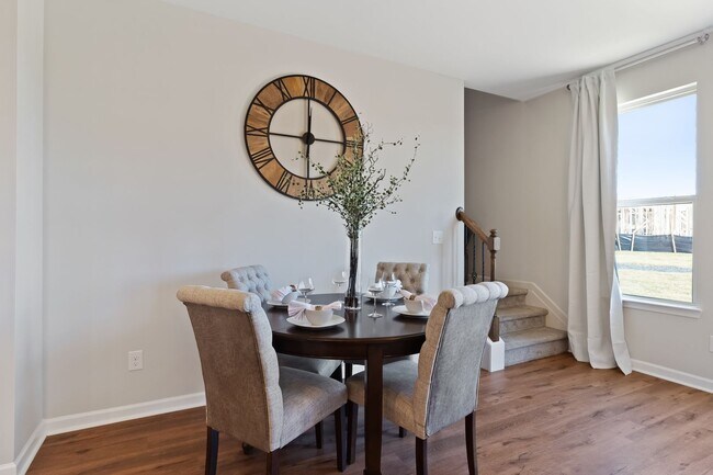 Building Photo - 3 BEDROOM TOWNHOME IN OAKWOOD! Rabun Floorplan