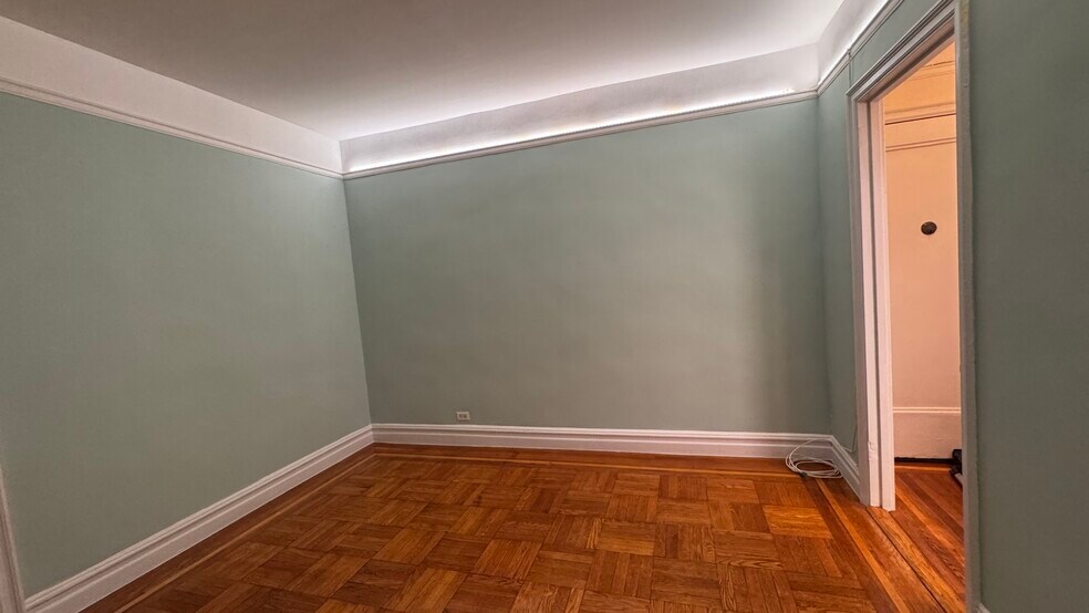 Building Photo - 221 E 76th St