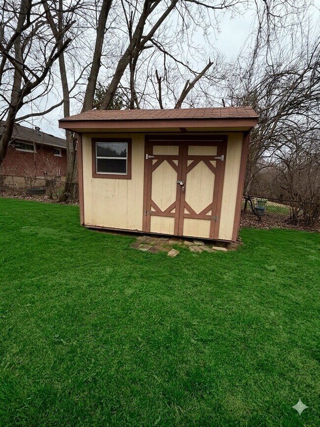 Building Photo - 8862 Zodiac Dr