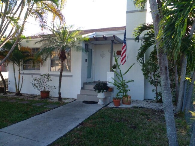 Primary Photo - 1023 SW 12th Ct