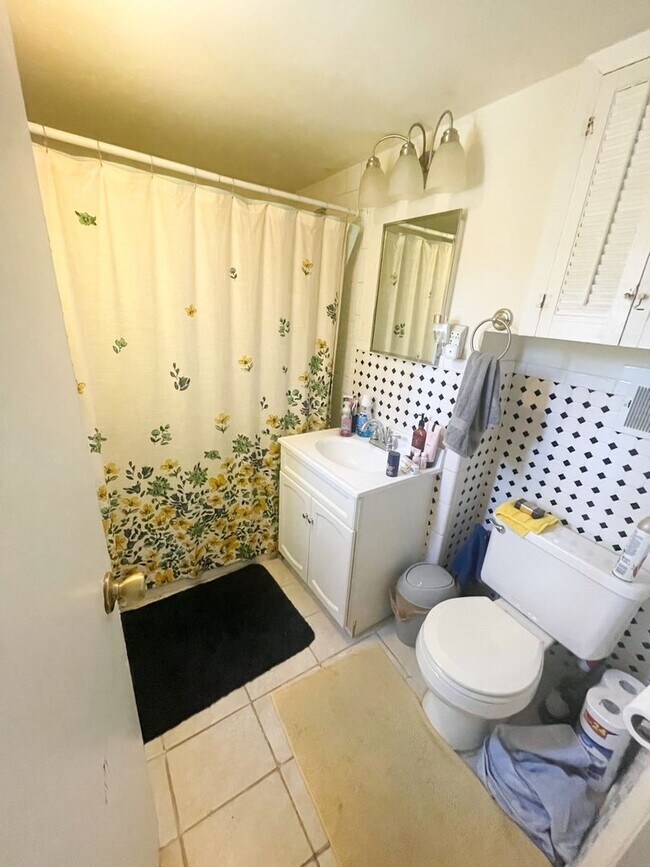 Building Photo - Italian Estates Property Management