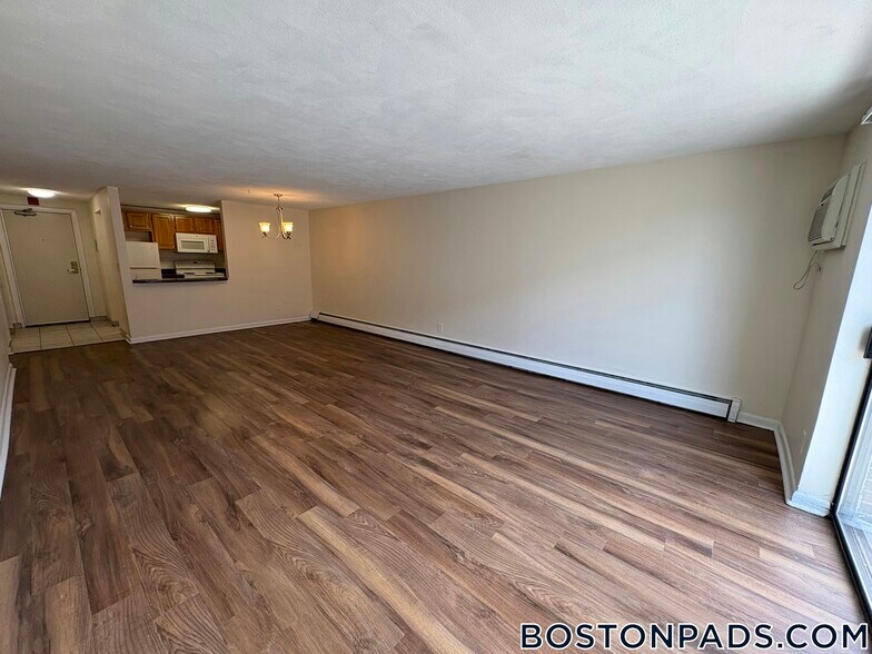 Building Photo - 16 Whites Ave