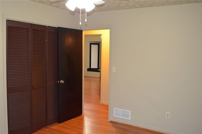 Building Photo - 2745 Peachtree Walk