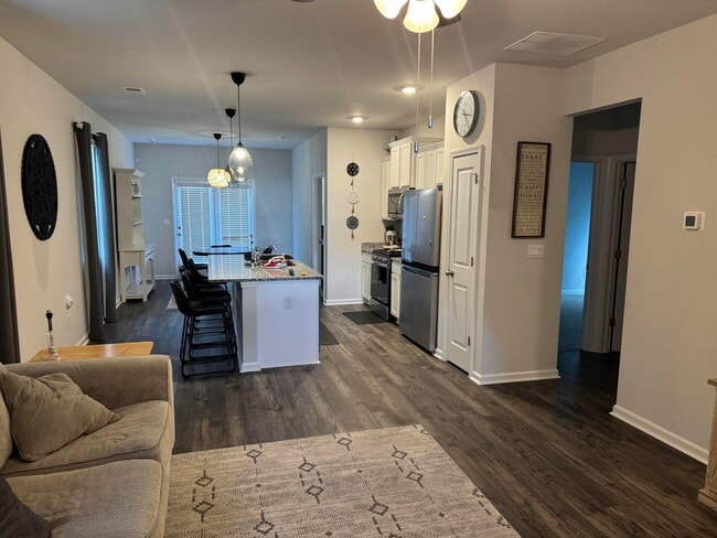 Building Photo - Kentbury Court