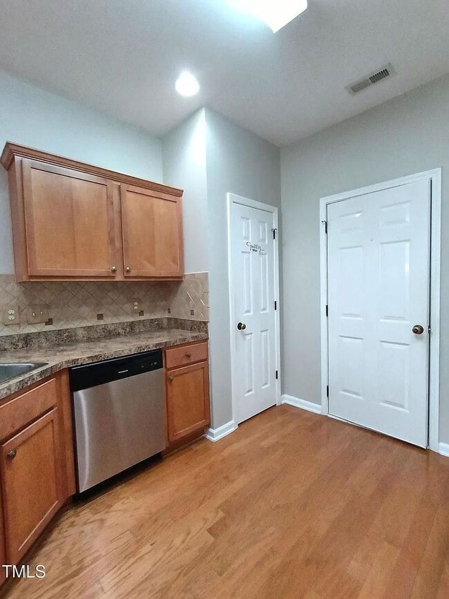 Building Photo - Sought After Riverwood Townhome!