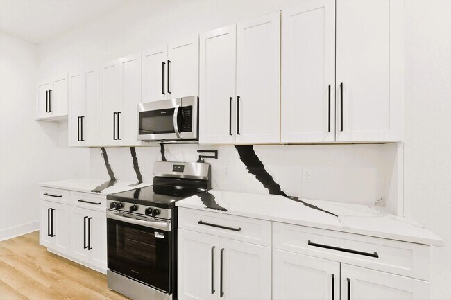 Building Photo - Modern 3 Bed, 3 Bath Home Near Downtown Dallas