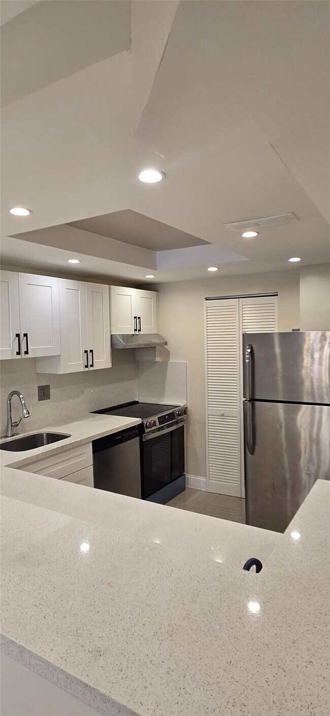 Building Photo - 8000 S Colony Cir