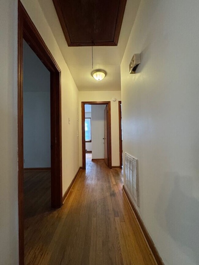 Building Photo - 908 N Audubon Ave