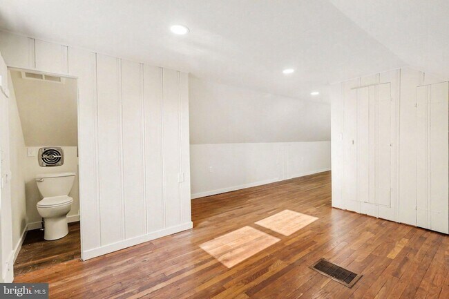 Building Photo - 105 Oak Hill Dr