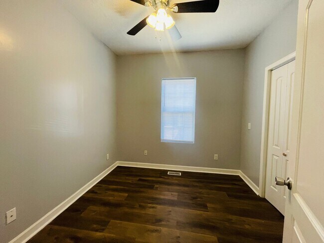Building Photo - 3 Bedroom Home located Downtown Corbin, KY