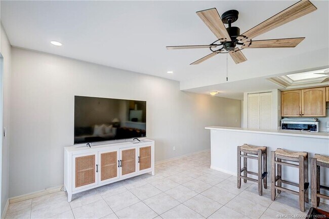Building Photo - 5539 NE Gulfstream Way