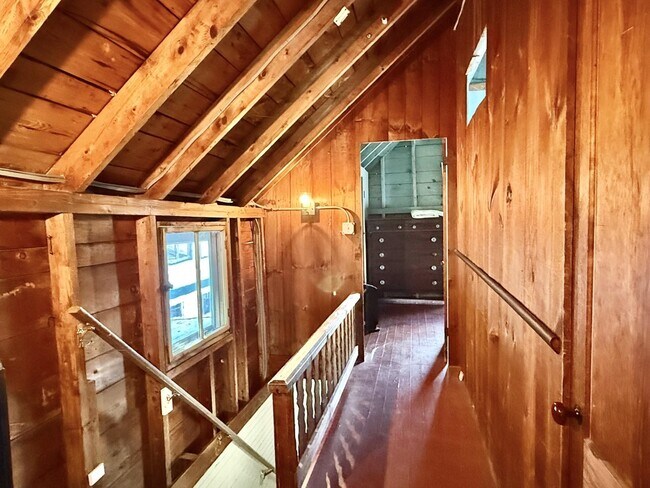 Building Photo - 50 Linfield Ln