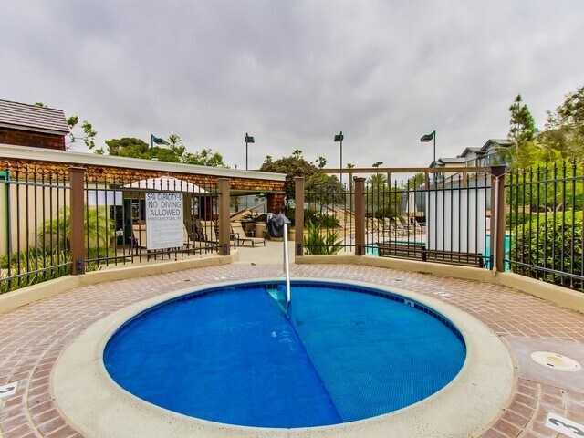 Building Photo - 8860 Villa La Jolla Dr