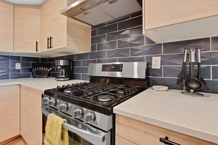 Building Photo - 3909 W Normandie Dr