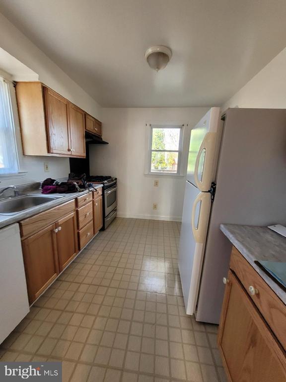 Building Photo - 120 Northwood Dr