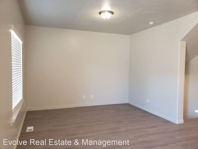 Building Photo - 5 br, 3.5 bath House - 788 N 2560 E