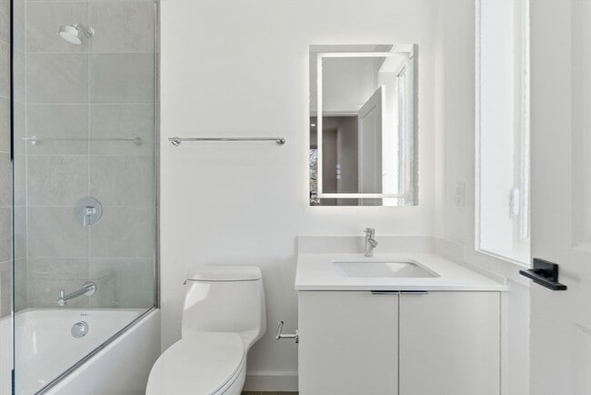 Building Photo - 82 Louise Rd