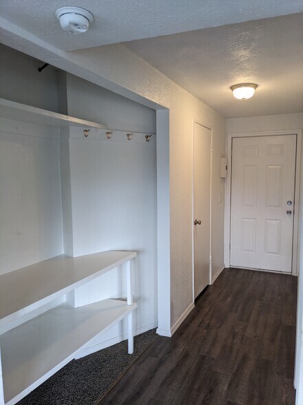 Building Photo - 3118 E MARIETTA AVE APT 2