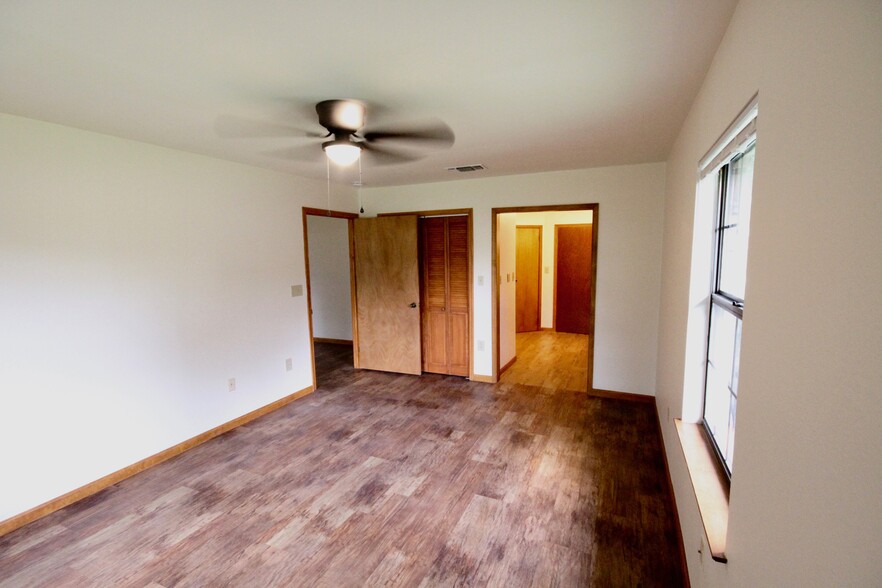 Building Photo - 700 Cibilo St