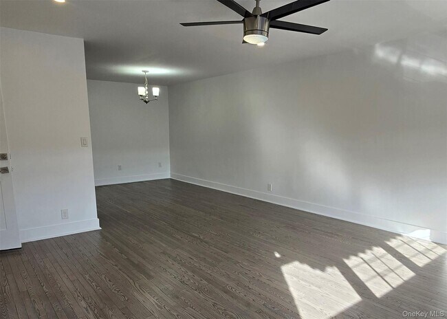 Building Photo - 74-11 85th Dr