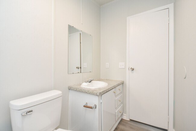 Building Photo - Double wide and magnificent Mobile Home in...