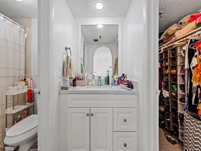 Building Photo - 10641 SW 108th Ave