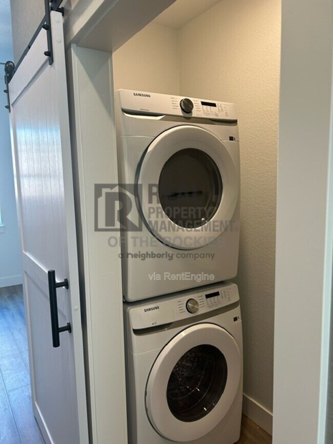 Building Photo - 400 N Garfield Ave