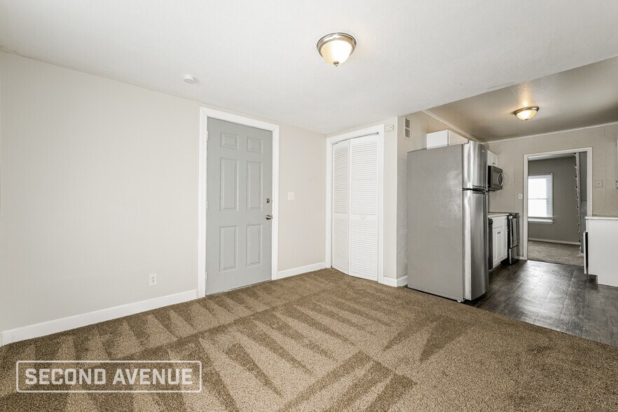 Building Photo - 1926 Sloan Ave