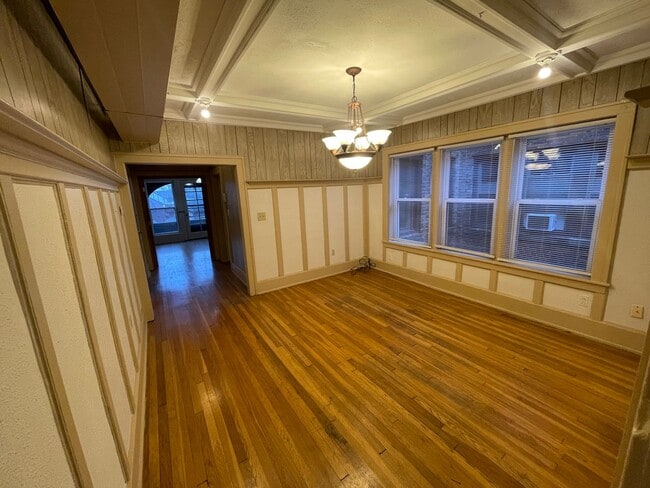 Building Photo - 2 BEDROOM LOCATED IN THE HEART OF THE ART DISTRICT!