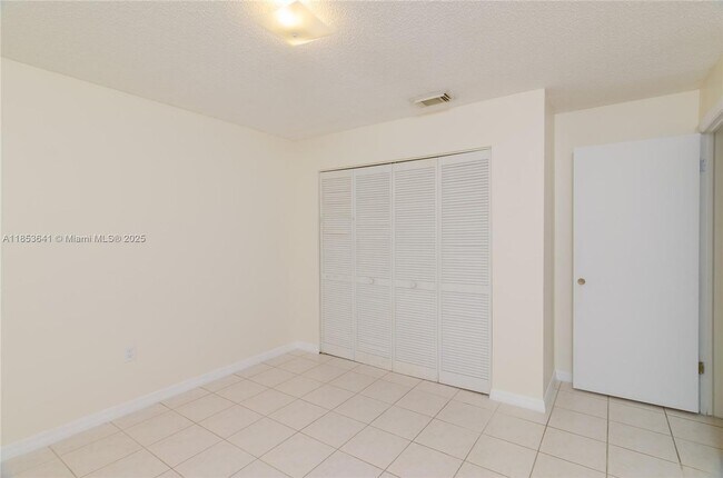 Building Photo - 3373 SW 28th Terrace