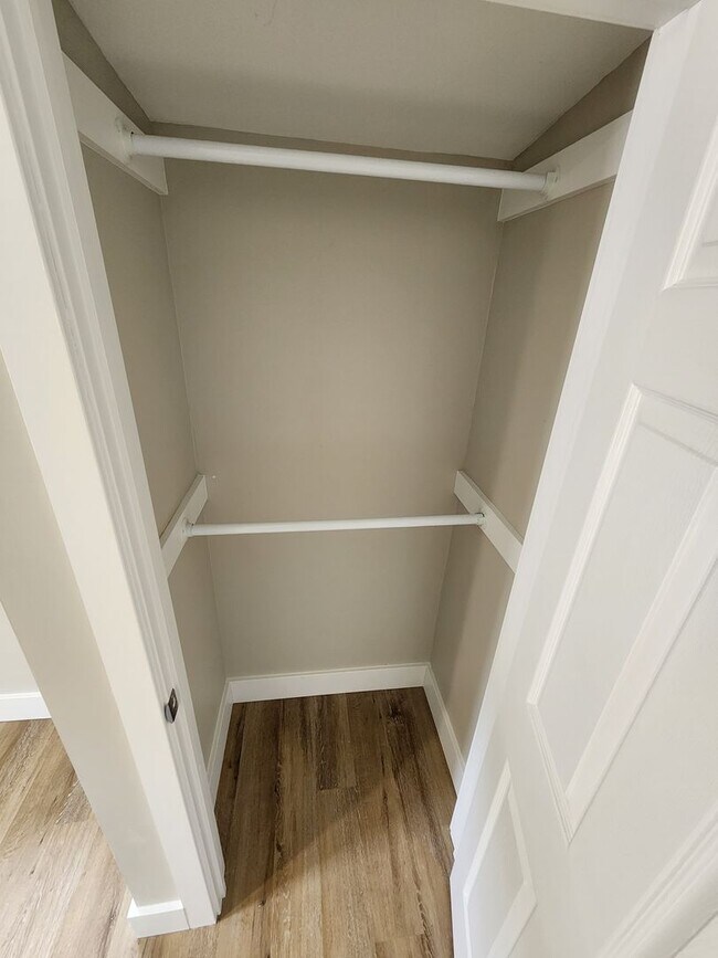 Building Photo - Spacious 2-Bedroom, 1-Bathroom Home AVAILA...