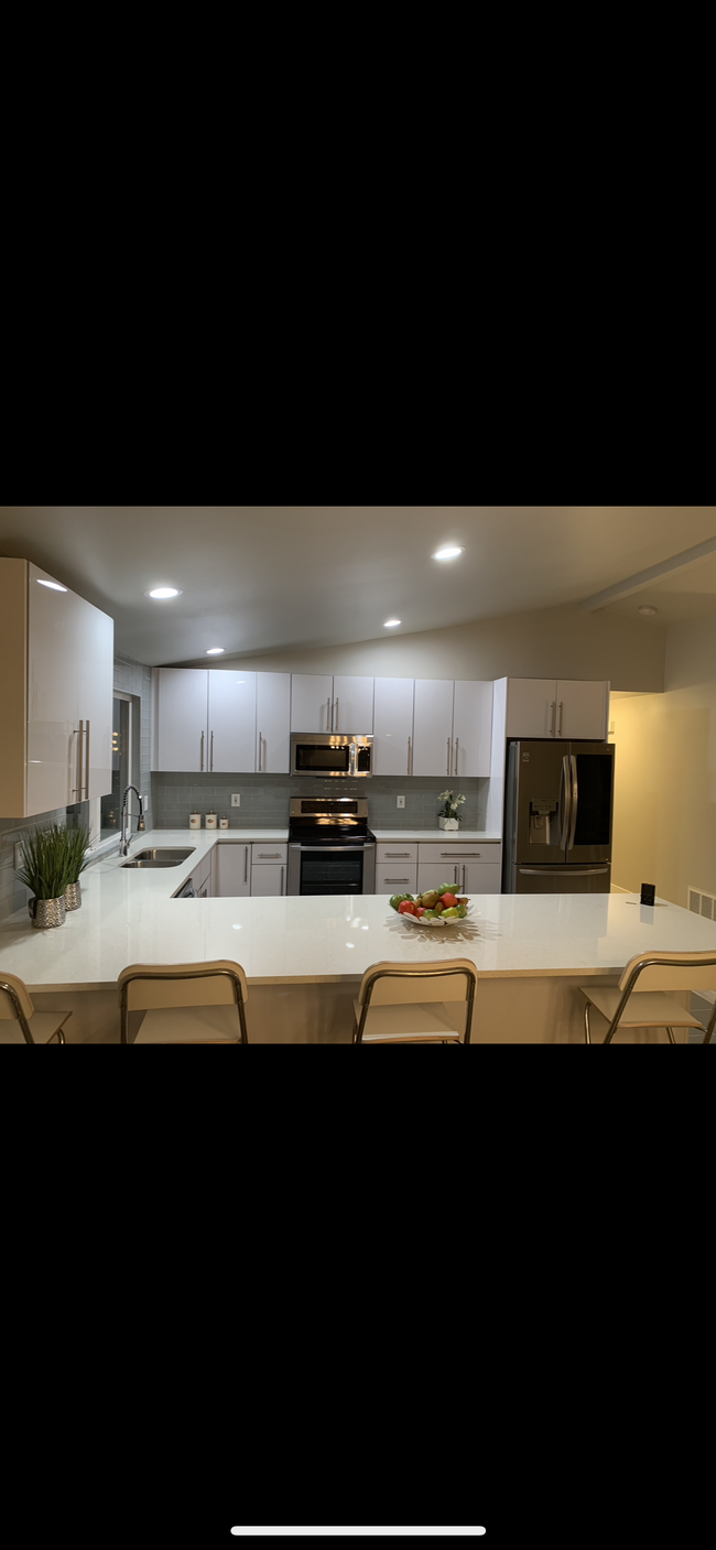 Building Photo - 5727 Parkview Ln