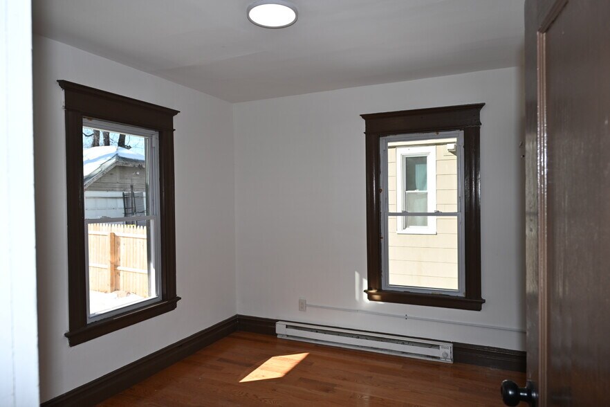 Building Photo - 203 Cooke St