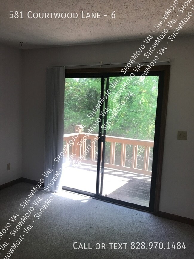 Building Photo - 581 Courtwood Ln