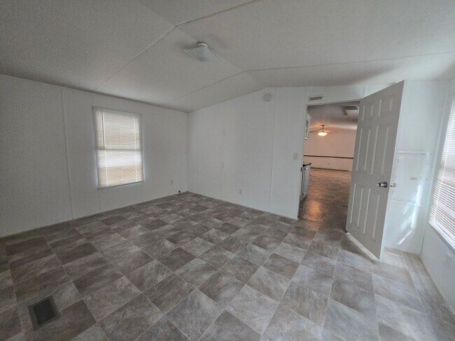 Building Photo - 2/2 Half Acre Mobile Home in Keystone Heights