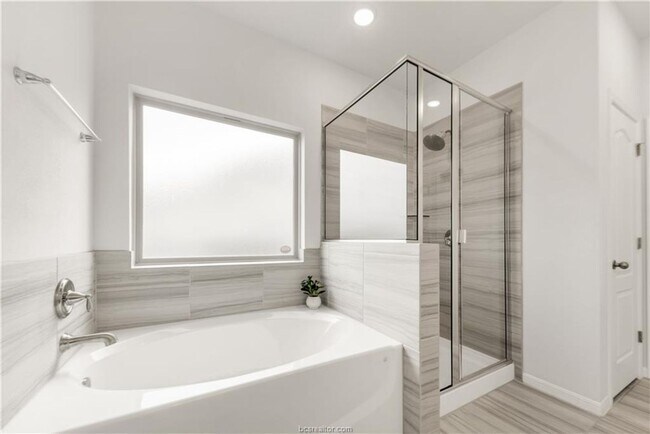 Building Photo - Gorgeous 2-Story on Quiet Cul de Sac