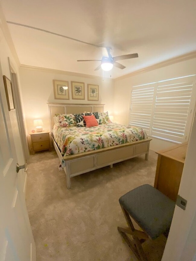 Building Photo - 2 bedroom 2 bathroom furnished seasonal re...