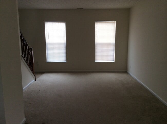 Building Photo - Franklin Twp - 4 BR h ome