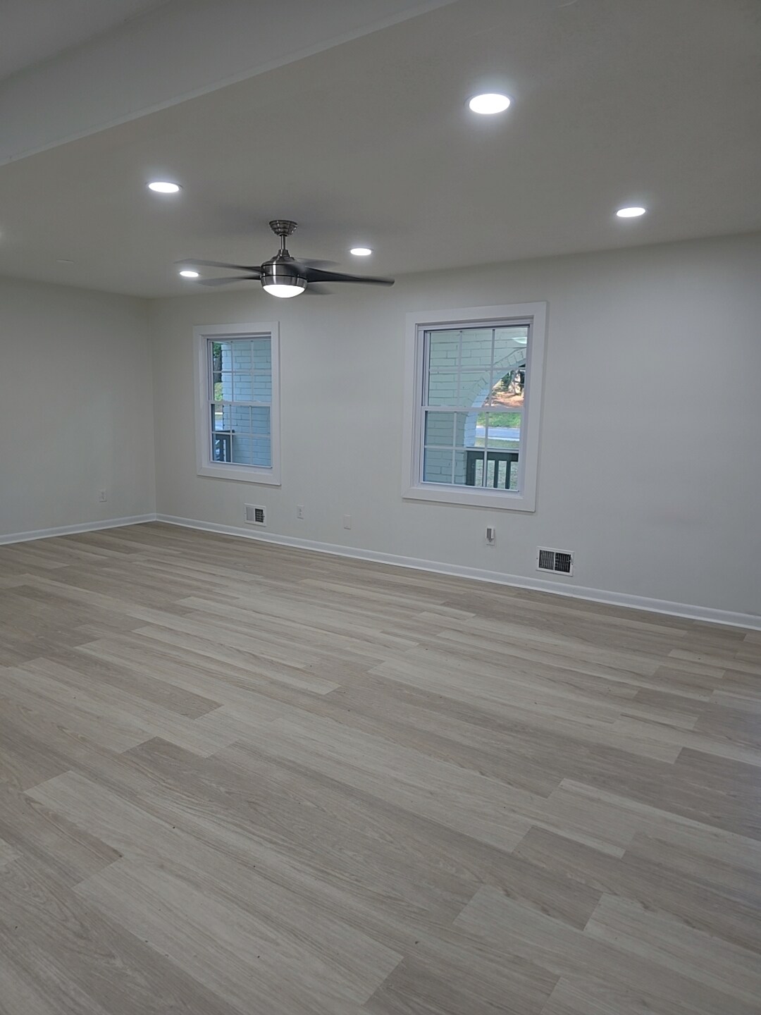 Building Photo - 2347 Greenway Dr