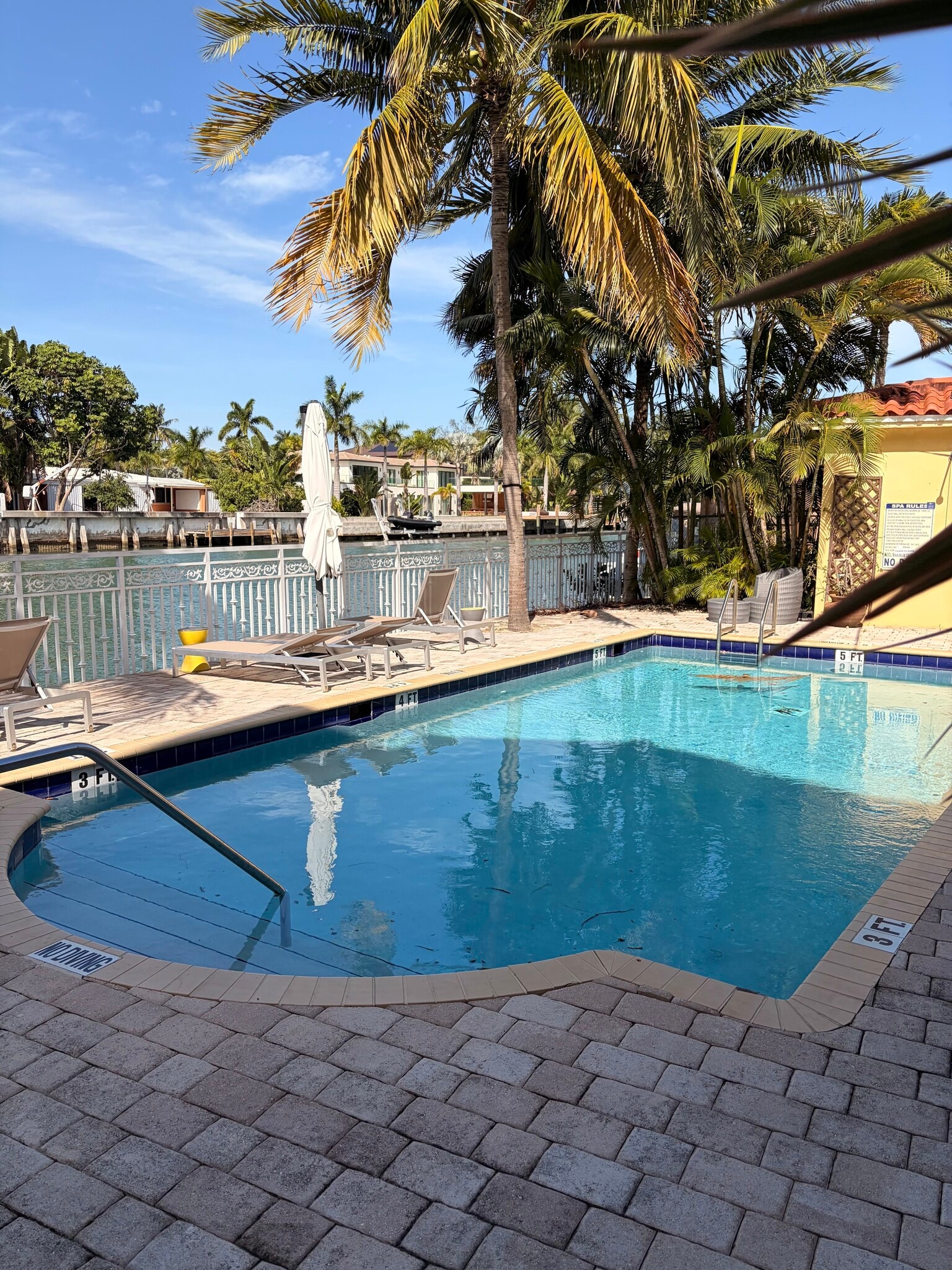 Building Photo - 4812 Pine Tree Dr