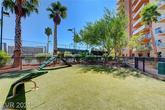 Building Photo - 8255 S Las Vegas Blvd
